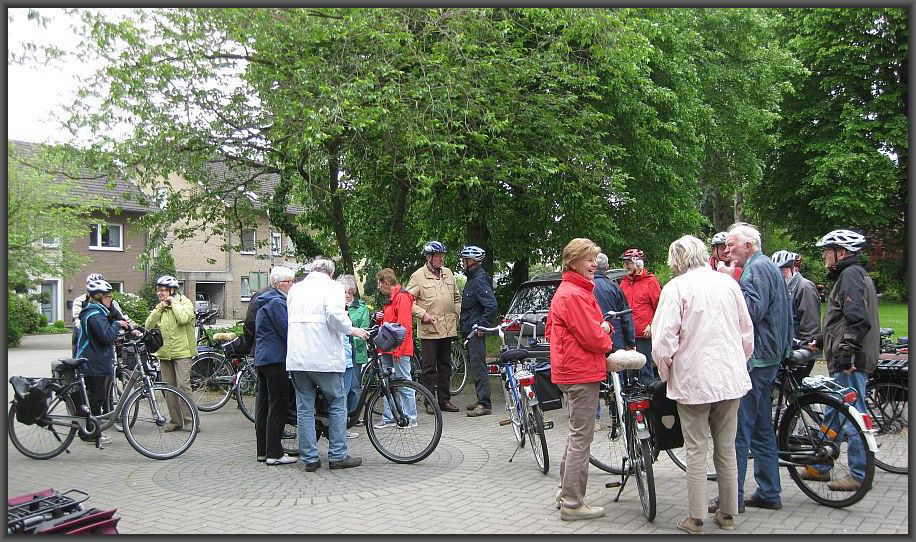 Sammeln auf dem Kirchplatz