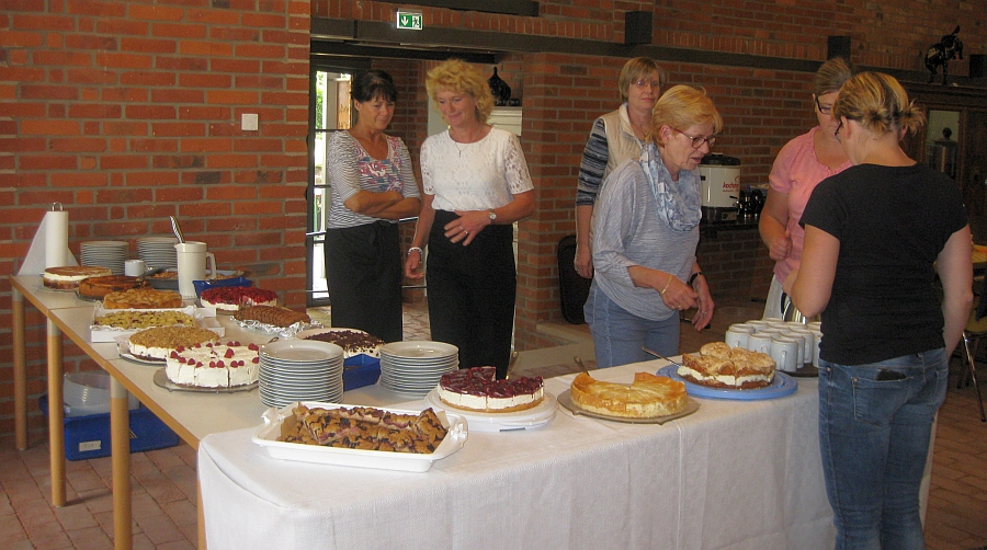 leckeren Kuchen gab es in der Diele