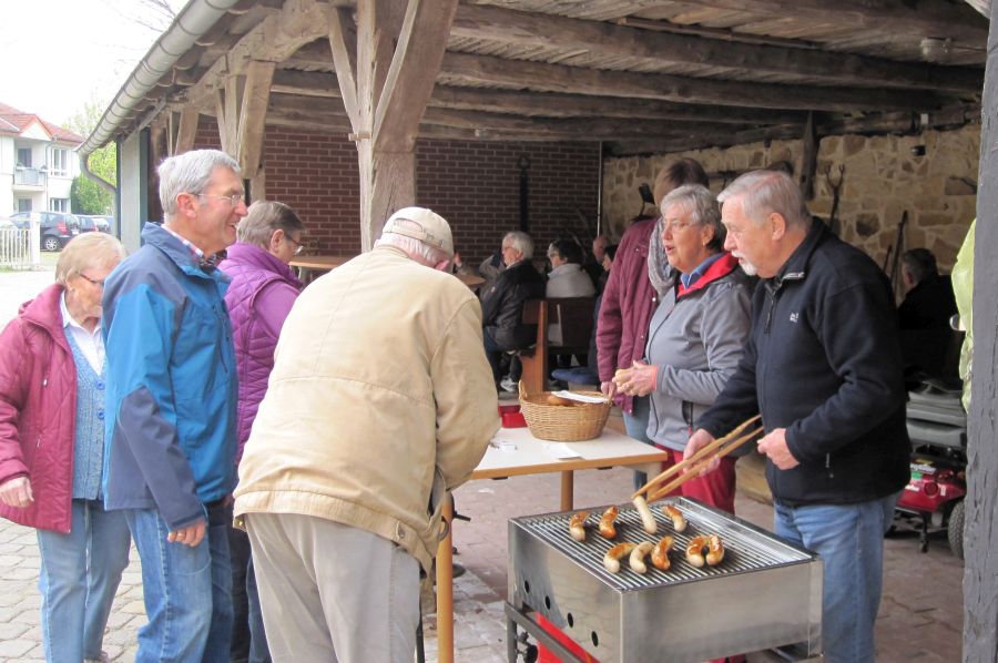 Grillen unter dem Dach der Remise